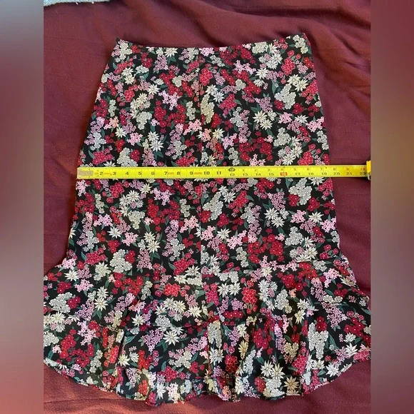 Ann Taylor Factory Japanese Inspired Floral Women's Skirt - Red and Black - Picture 4 of 7